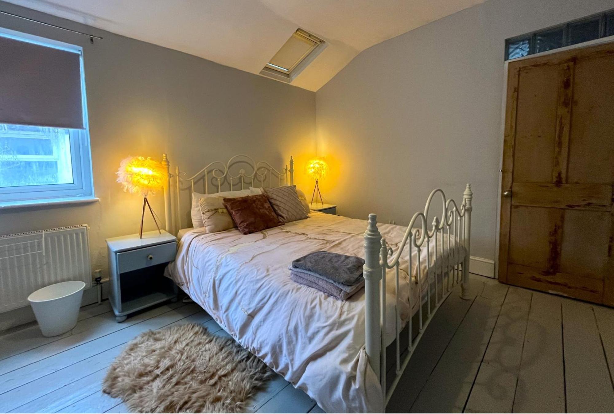 Charming Cottage Retreat With Garden - Sleeps 12 Bristol Ngoại thất bức ảnh