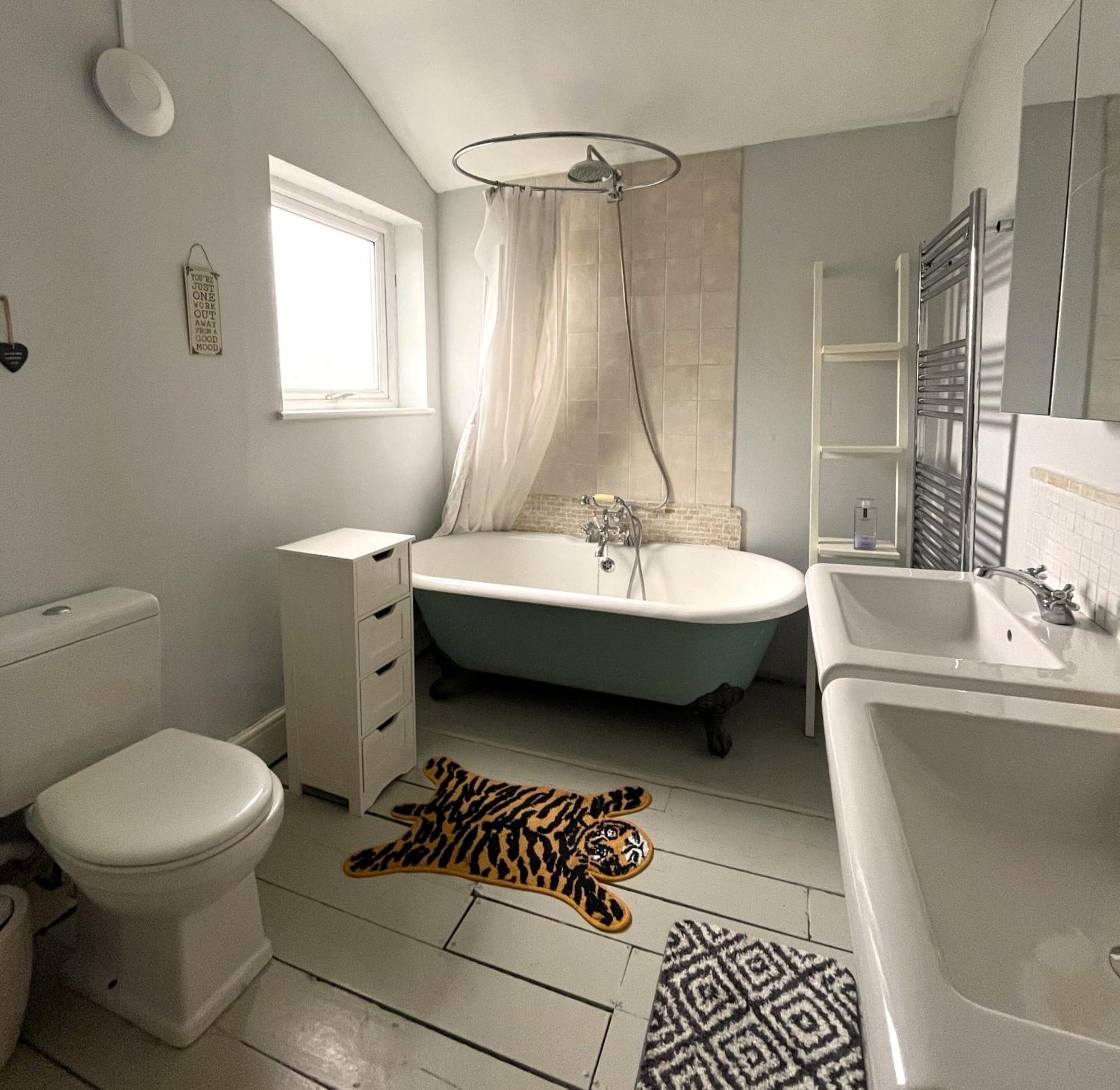 Charming Cottage Retreat With Garden - Sleeps 12 Bristol Ngoại thất bức ảnh